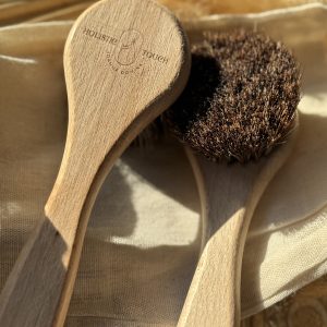 Glow Brush – naturalna szczotka do masażu i szczotkowania twarzy
